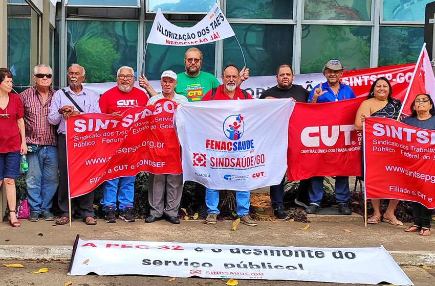  Sindsaúde e Fenacsaúde participam de Ato Político contra a PEC 32 em Brasília